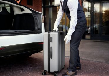 Airport/shuttle service (paid) for transfers